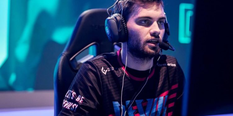 La Karmine Corp va remplacer Cinkrof par…