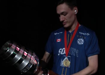 Géant, Carl Jr soulève son 5e titre de champion du monde au Stade de France !