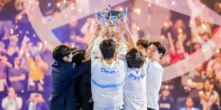 Le 4e titre de Faker s’envole… DRX renverse T1 en finale des Worlds 2022 !