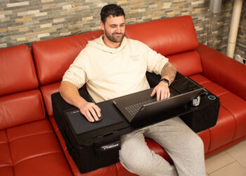 Le Couchmaster CYBOSS de chez nerdytec, le support indispensable pour les gamers et les télétravailleurs 