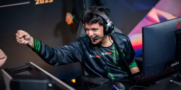 Worlds RLCS : Falcons écrase KRÜ et rejoint Vitality en quarts !