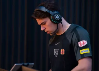 LFL : Vitality.Bee au complet avec Stend