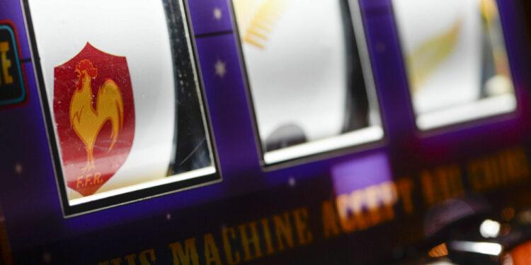 Les avantages et les risques des paris sportifs avec Léon Bet