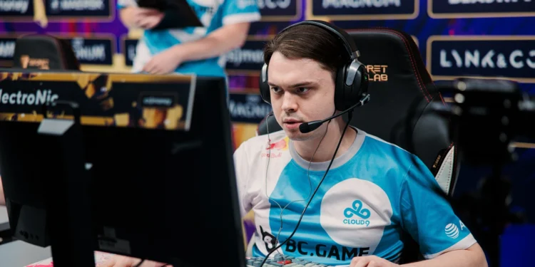 Virtus.pro chipe electroNic à Cloud9