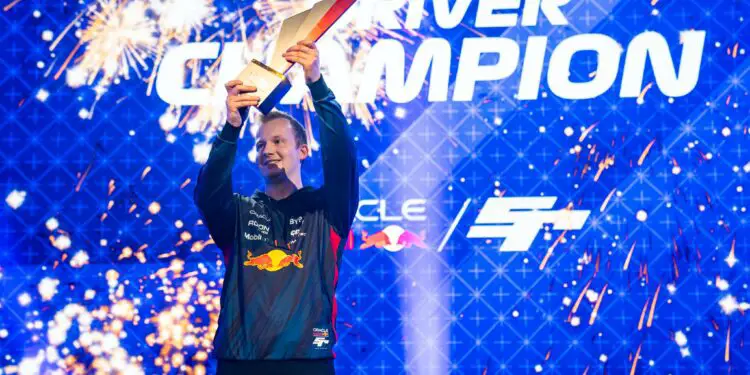 Frederik Rasmussen (Red Bull) champion du monde de F1 Sim Racing