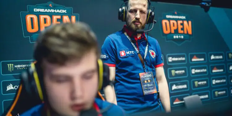 F_1N sort de sa retraite pour coacher PARAVISION