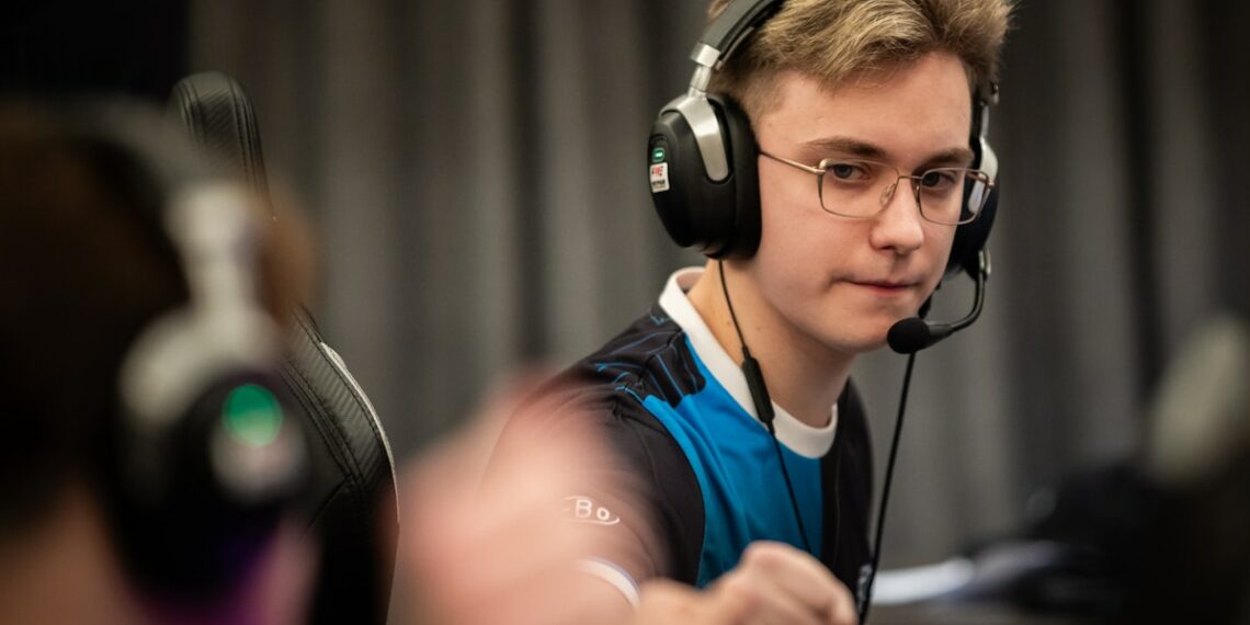 FL4MUS débarque chez Virtus.pro (off.)