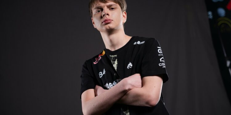 Après NiKo et m0NESY, Falcons s’attaque à kyousuke !