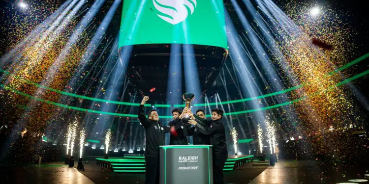 Falcons survole le Major de Raleigh, les Worlds s’éloignent pour Gentle Mates…