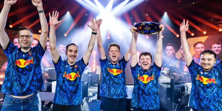Team Redline soulève le premier trophée de l’Esports World Cup 2025