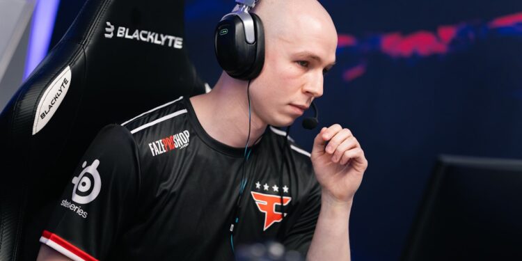 EliGE⁠ sur le banc, jcobbb⁠ débarque chez FaZe Clan (off.)