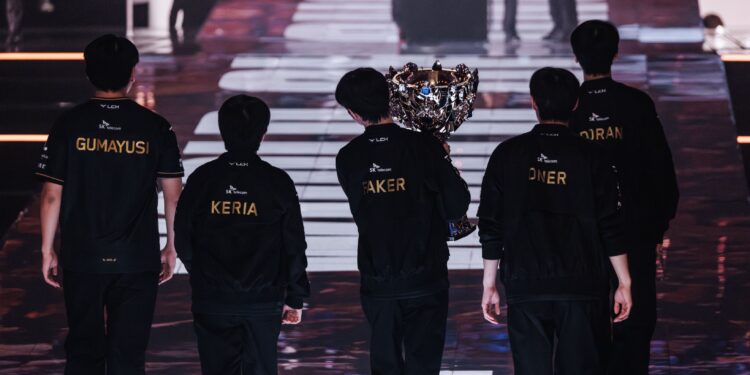 Worlds 2025 – Faker, après son 6e sacre avec T1 : « Aujourd’hui, je n’ai plus peur de perdre »